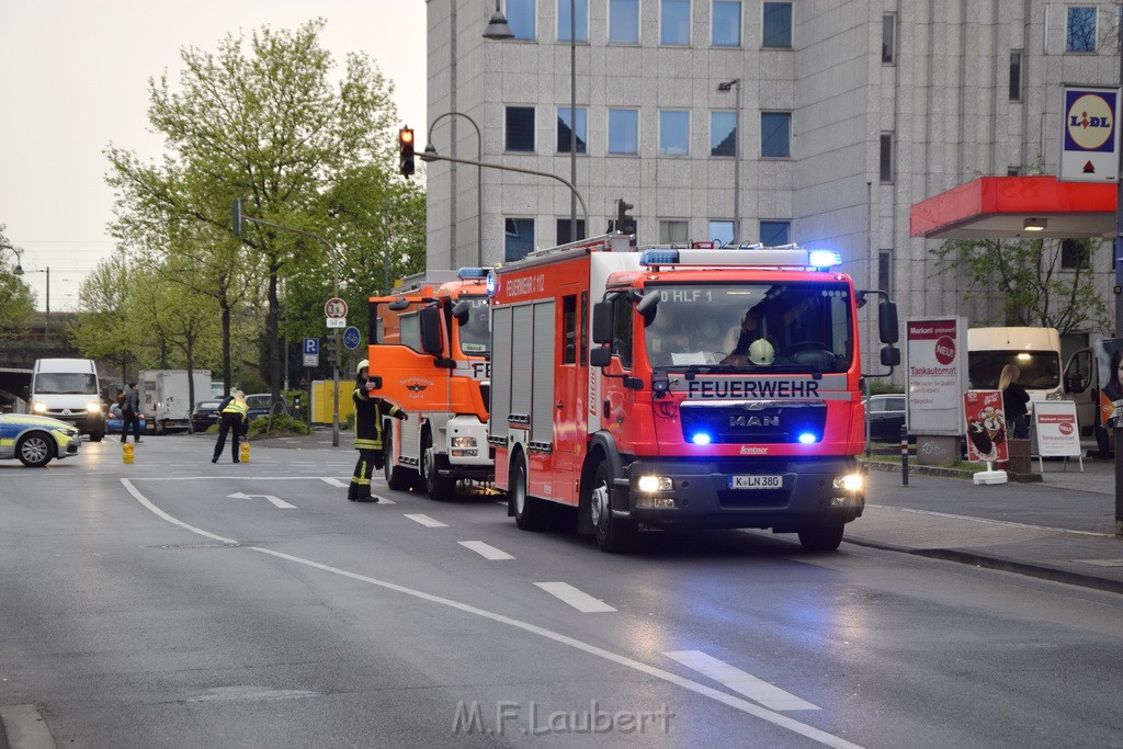 Feuer 1 Koeln Hoehenberg Olpenerstr P13.JPG - Miklos Laubert